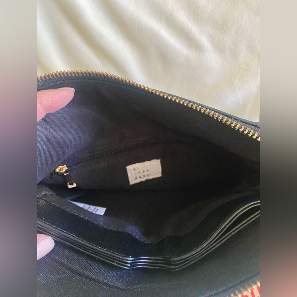 NWOT Vegan Leather Crossbody, Top Zip Closure, interior zip pocket/compartments - Picture 7 of 14